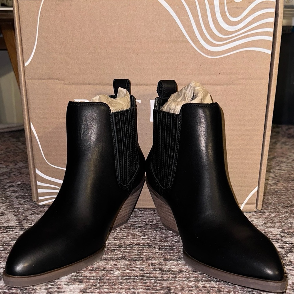 Portland Leather “Dakota” Western style ankle boot, black